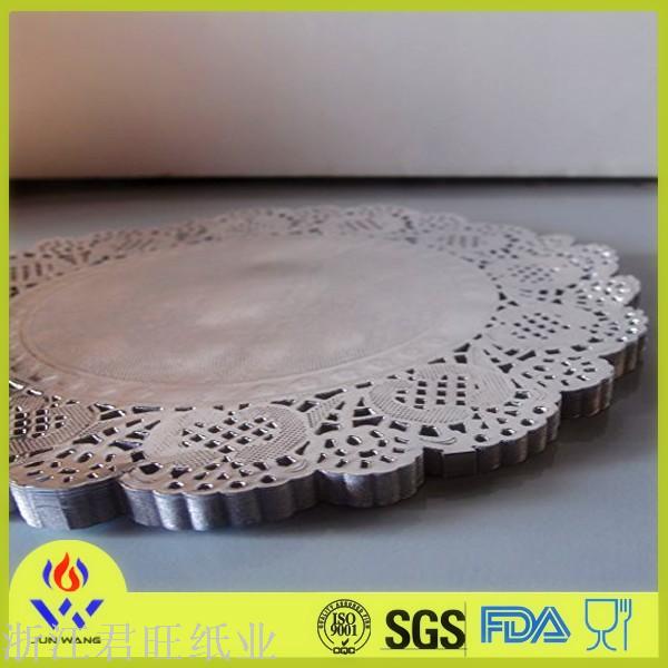 Manufacturers Direct Sales Of Round Gold Oil Absorbent Paper Dessert Barbecue Pad Paper Disposable Hollow Flower Paper Paper Pad Application Scenario