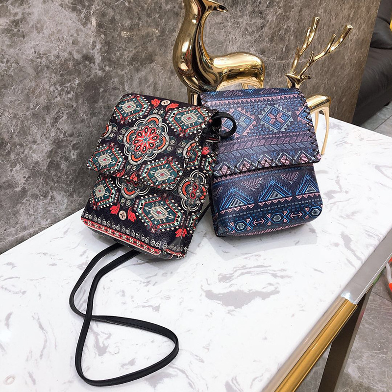The new version of 2021 lady shoulder bag retro ethnic style enlarged diagonal span mobile phone bag double handmade bag woman full figure