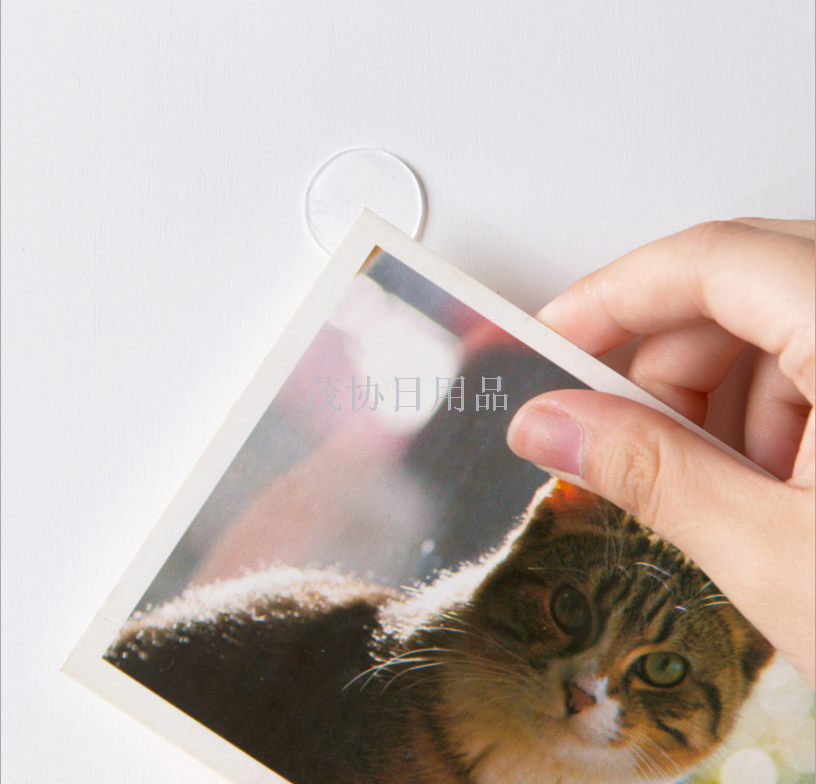 Acrylic circular seamless transparent double-sided tape, 70 pieces of creative super adhesive strong waterproof small film stickers Application Scenario