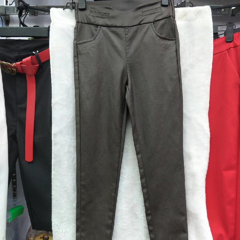 The manufacturer is clearing out the inventory of washed, matte leather wide-leg pants, flared pants and small ankles Application Scenario