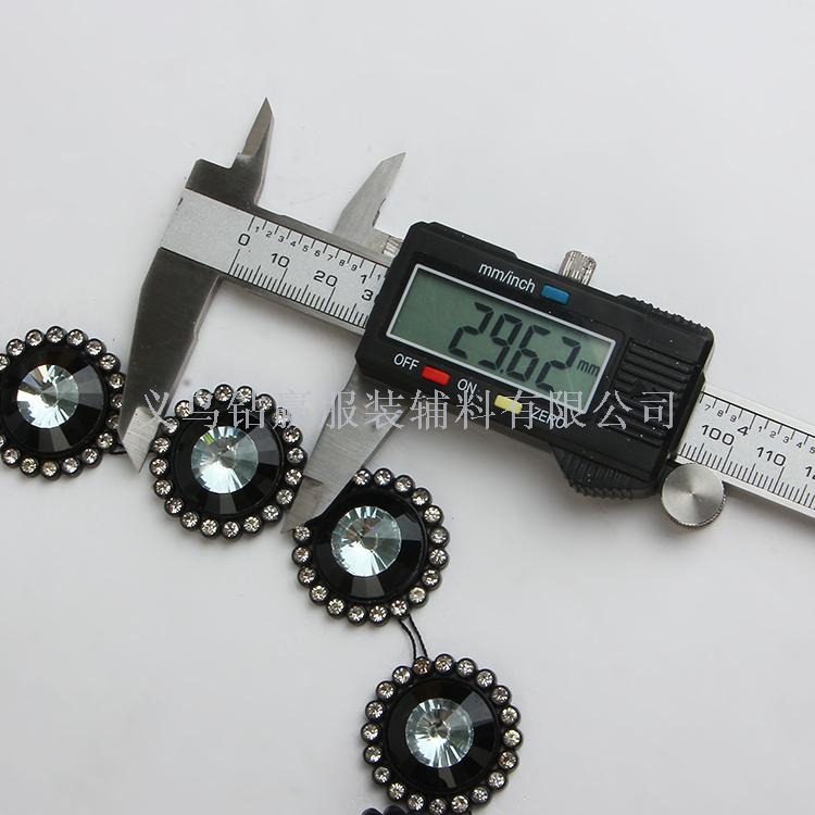 2019新品 单条黑色玻璃金字塔A钻 线钻 排钻 饰品配件服装辅料白底实物图