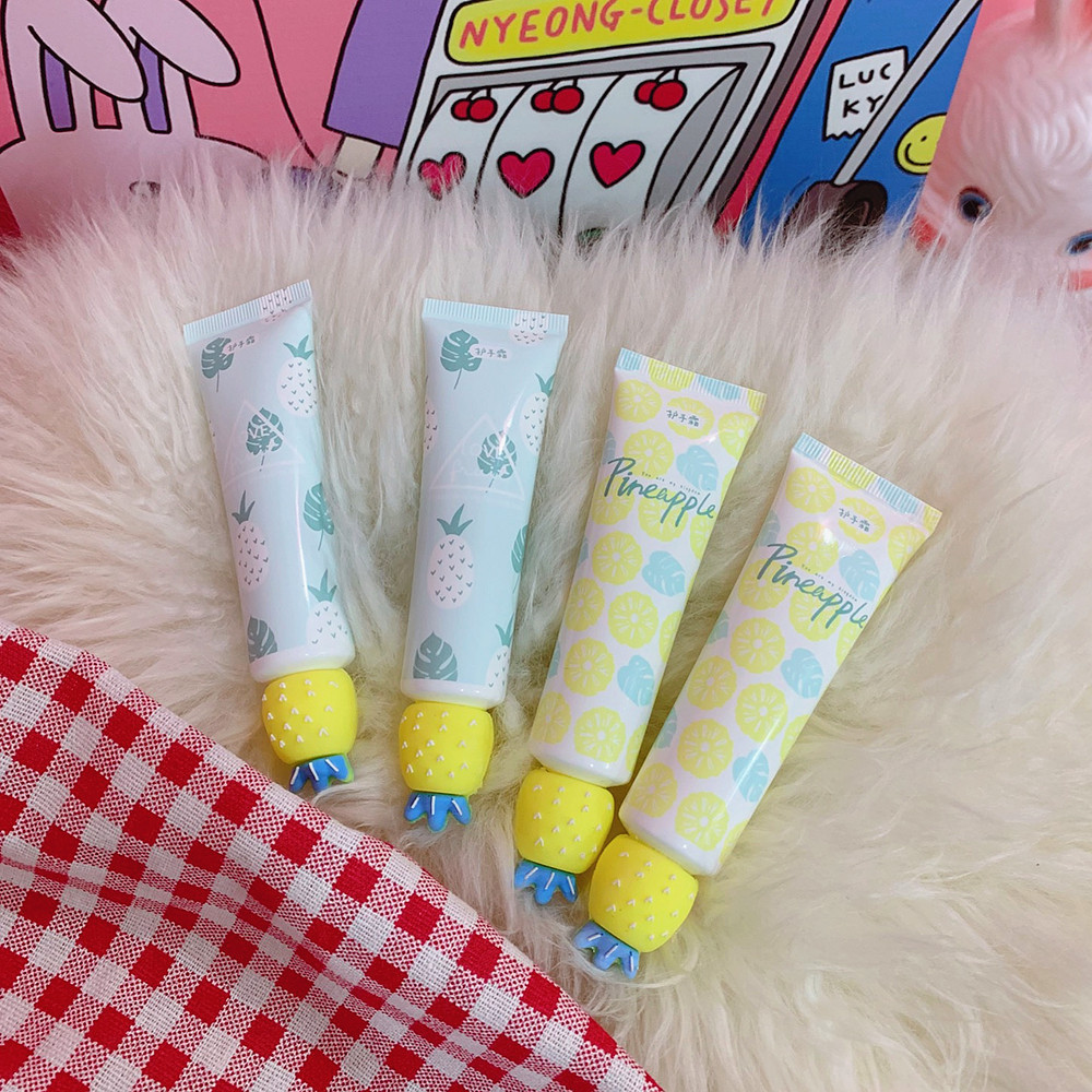 Cute little cat mermaid hand cream for autumn and winter, moisturizing, refreshing, pineapple portable and compact hand cream for ladies Application Scenario