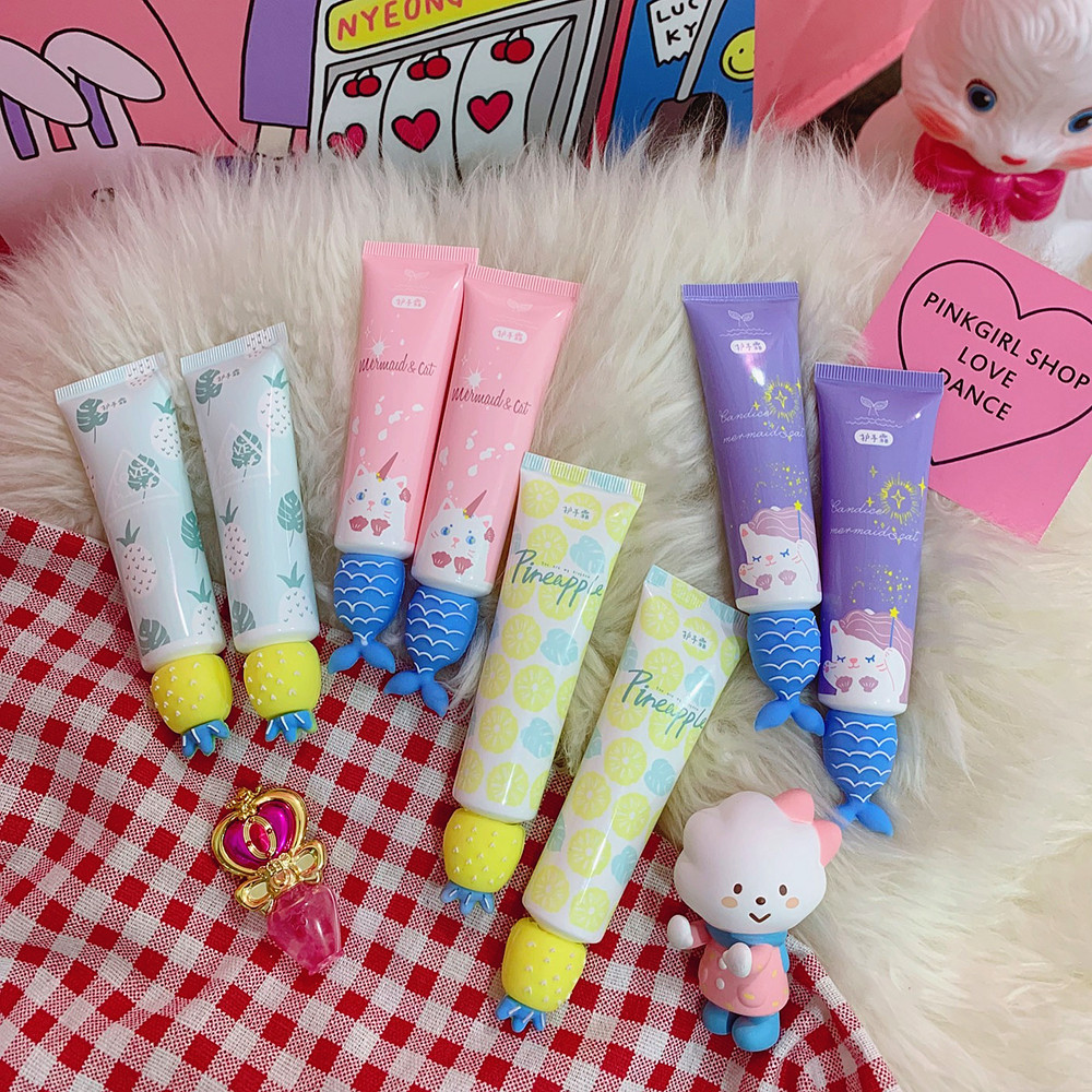 Cute little cat mermaid hand cream for autumn and winter, moisturizing, refreshing, pineapple portable and compact hand cream for ladies