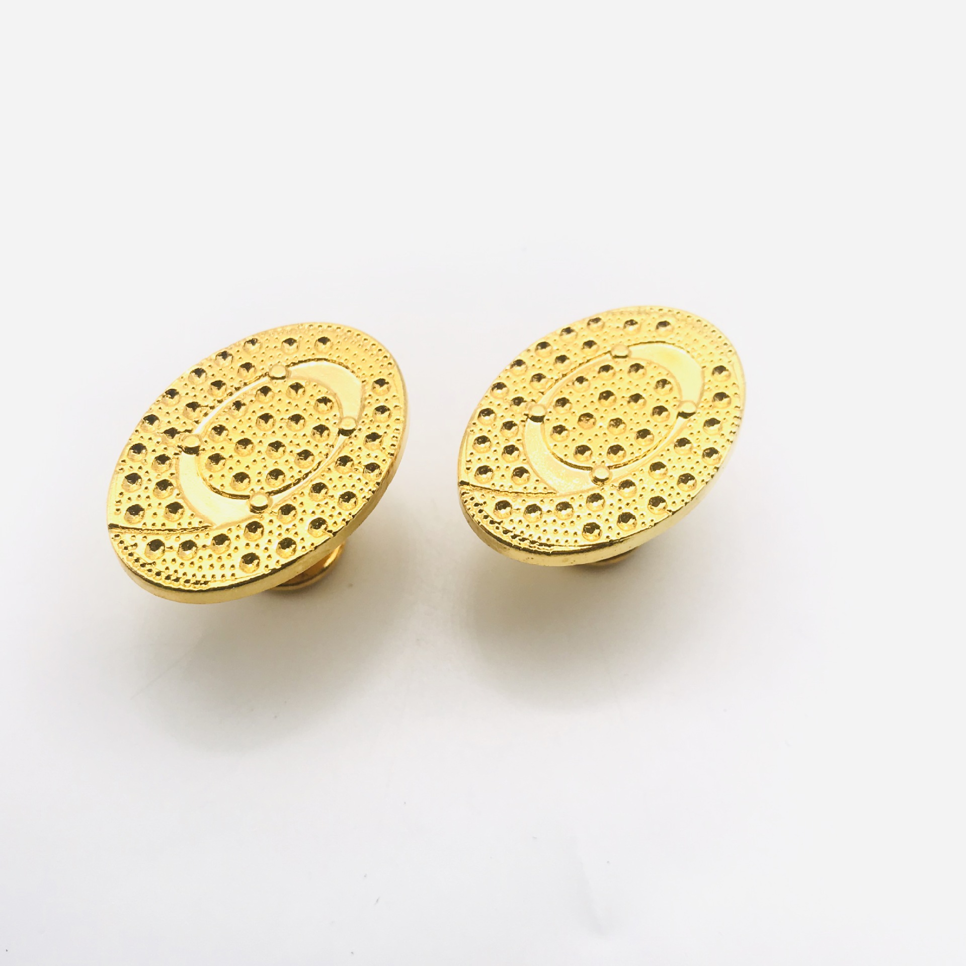 Manufacturers direct zinc alloy material imitation gold single-hole handle oval clothes cabinet single-button handle