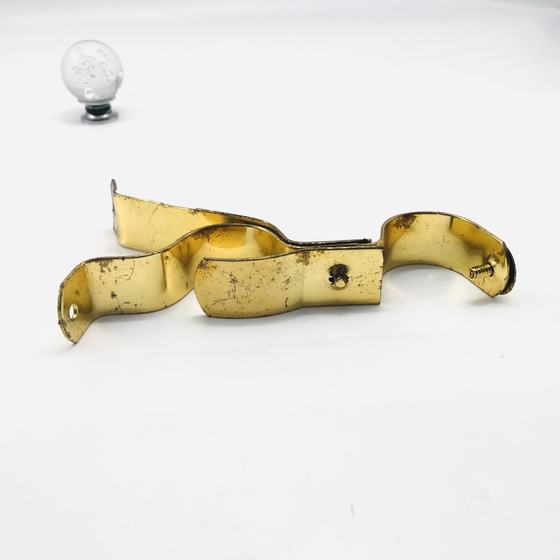 Curtain rod bracket