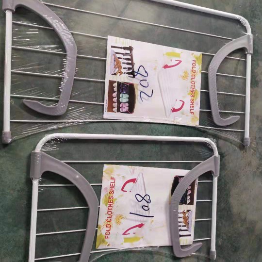 义乌好货 阳台晾衣架铁艺家居用品 夹子衣架塑料制品工艺品产品图