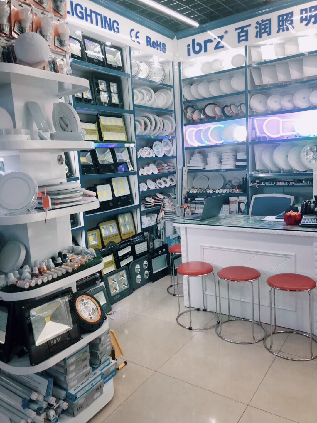 照明/led灯平板灯/手持风扇/彩灯照明/天花板蓋燈白底实物图