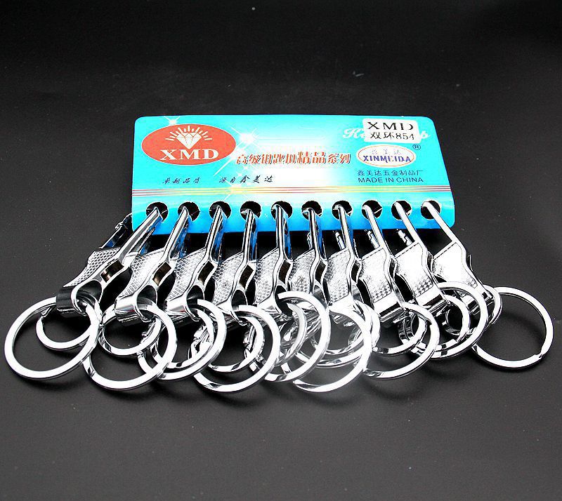 The 2-yuan store is selling hot-selling double-ring keychains and household daily-use waist pendants. Wholesale of street stall supplies Application Scenario