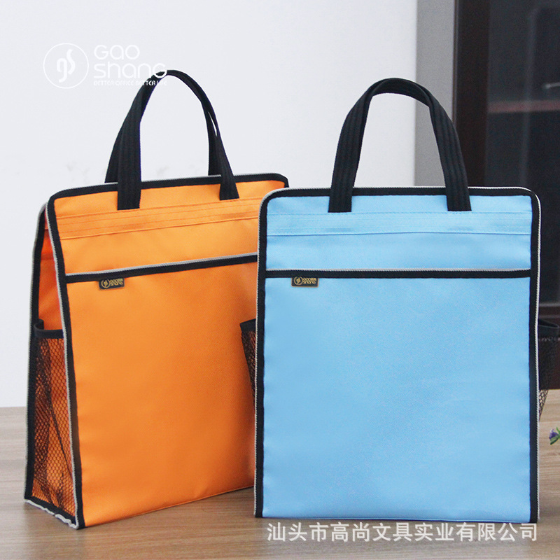 The elegant and simple vertical handbag is made of A4 plain weave material