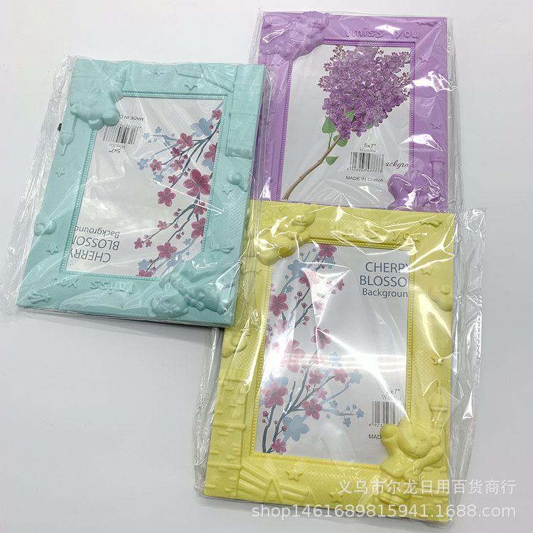 厂家直销塑料7寸相框 彩色塑料相框带花边相架 两元店热货源产品图