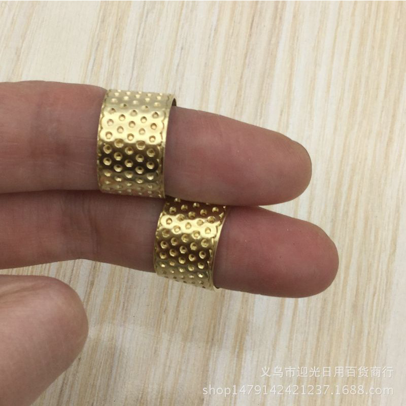 Factory direct sales of golden thimble, thimble hoop, ring, super low price, sewing thimble, 1 yuan store, wholesale of daily necessities Application Scenario