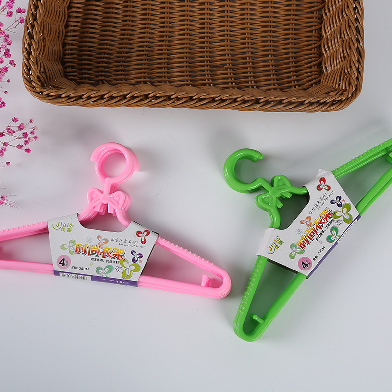 两元百货圆衣架彩色 防滑衣架 晾晒 角塑料衣架 精品塑料衣架产品图