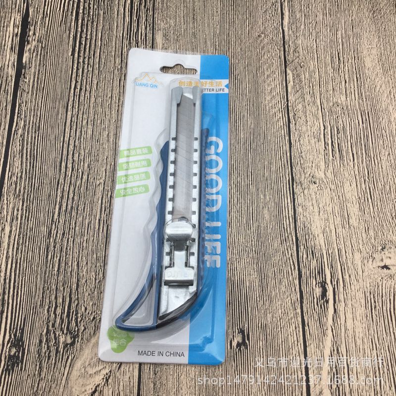 Large utility knives, paper cutters, blades, utility knives, wallpaper knives, 2-yuan store street stall hot sale wholesale Application Scenario