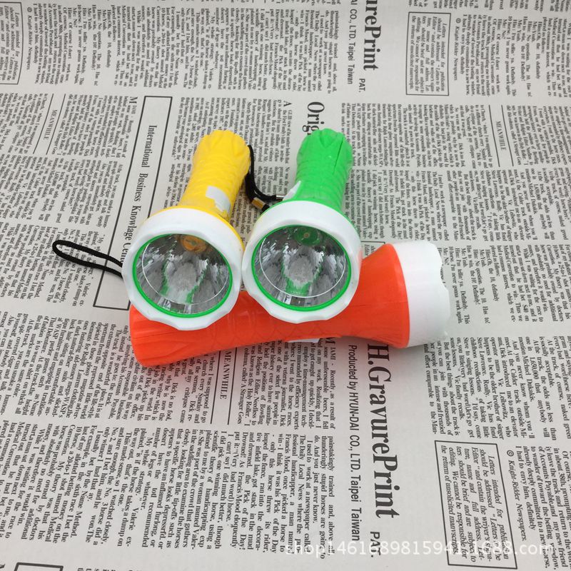 迷你塑料手电筒 儿童玩具电筒 2元店地摊热卖货源产品图