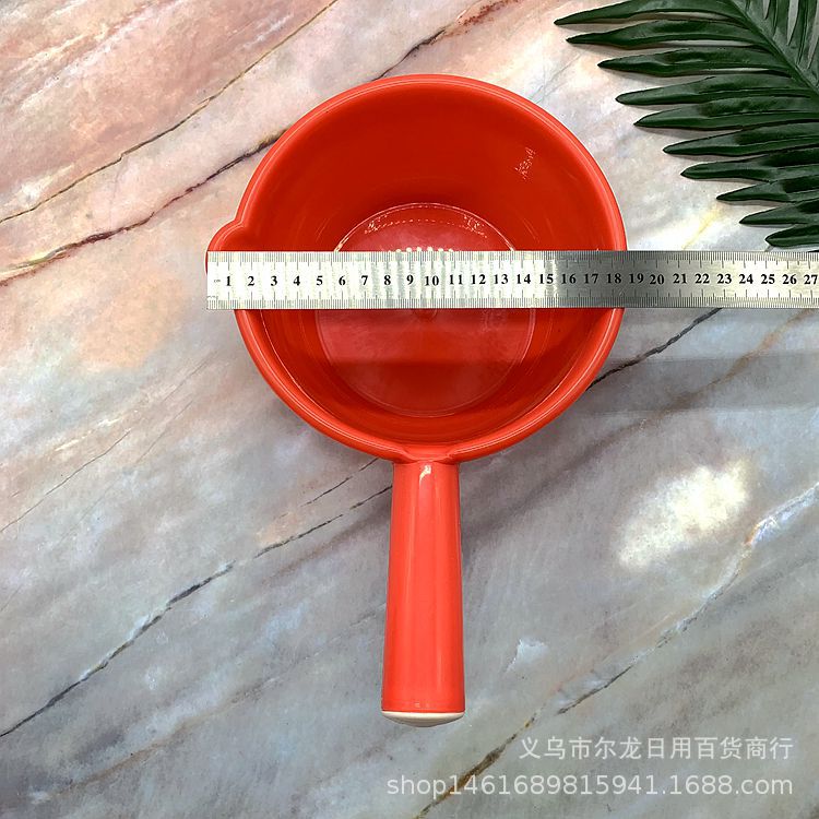 Household red water ladles and spoons, large long-handled solid color plastic ladles and spoons, kitchenware, are selling well at two-yuan stores Application Scenario