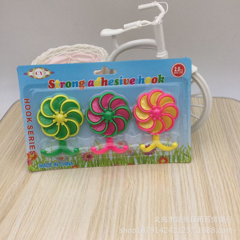 Creative cartoon color plastic adhesive hooks are selling well at the 2-yuan store. They are wall-sticking adhesive hooks, coat hooks, and small item hooks Specification image