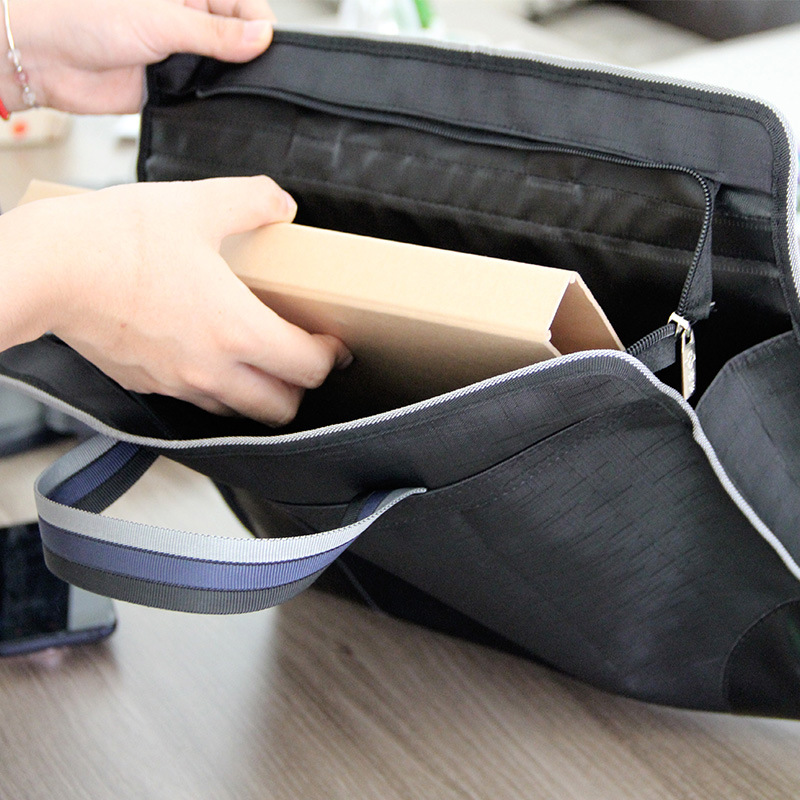 Simple and fashionable hand-held three-dimensional bag, office supplies hand-held bag, document storage hand-held bag, noble 9039 Application Scenario