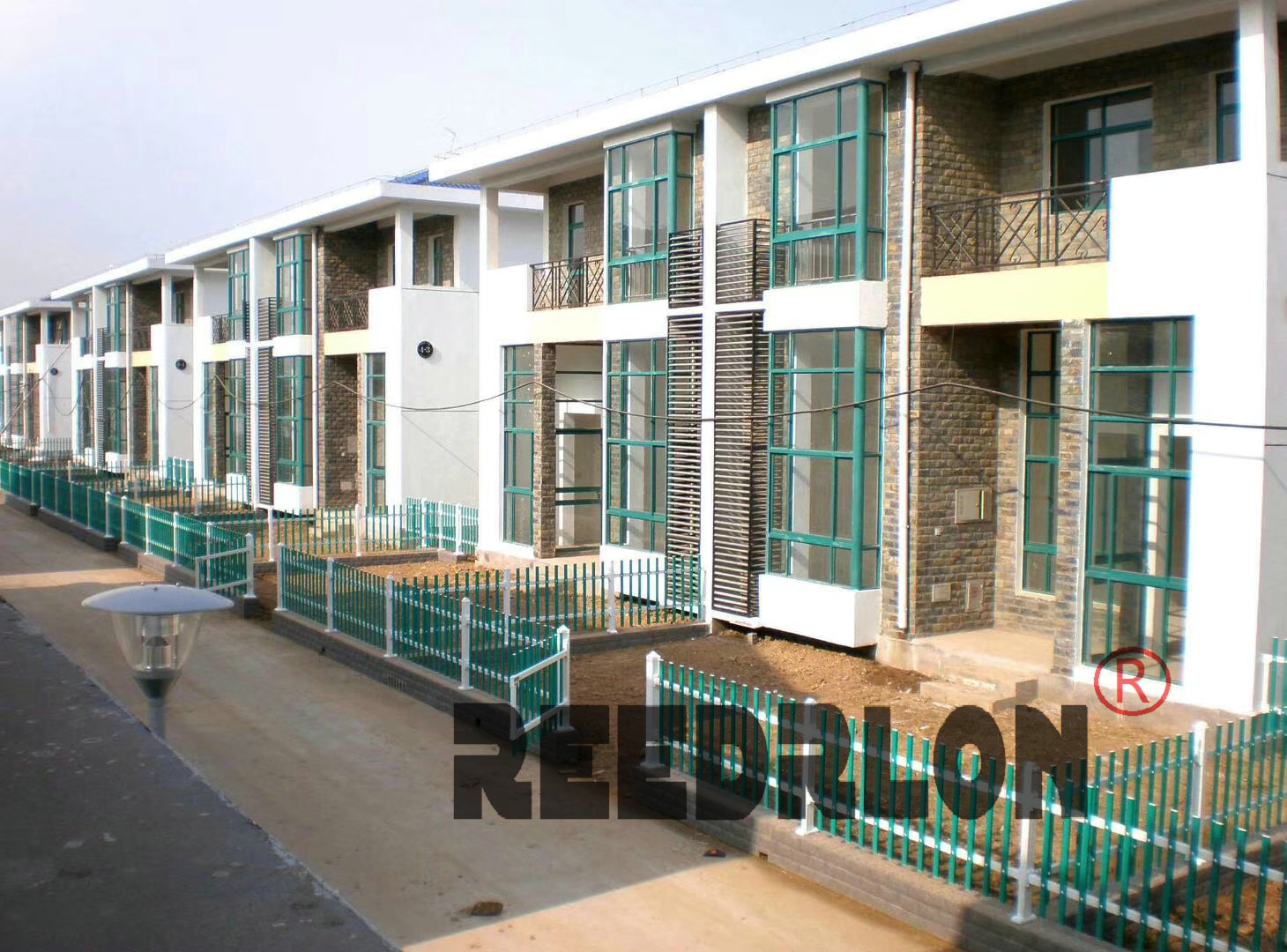 PVC lawn guardrails, plastic guardrails, assembled guardrails, park greening, Redlon Item Picture