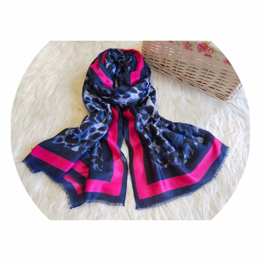 19 Years European Korean Fashion Satin Printed Leopard Scarf Explosion Scarf Shawl Application Scenario