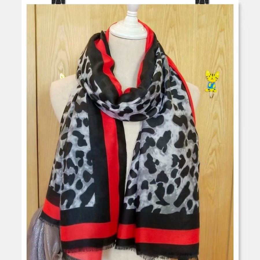 19 Years European Korean Fashion Satin Printed Leopard Scarf Explosion Scarf Shawl Specification drawing