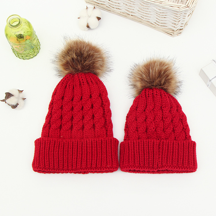 Hot Korean version of autumn and winter solid color woolen hat children's thickened warm knitted twist hat Curly hem hairball knitted lady hat details Picture