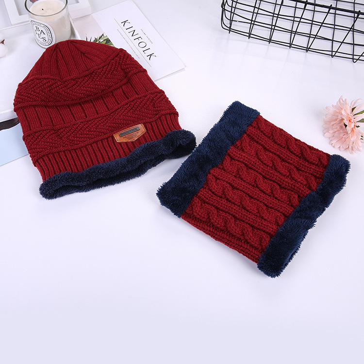 Knit hat, neck suit and velvet scarf full figure