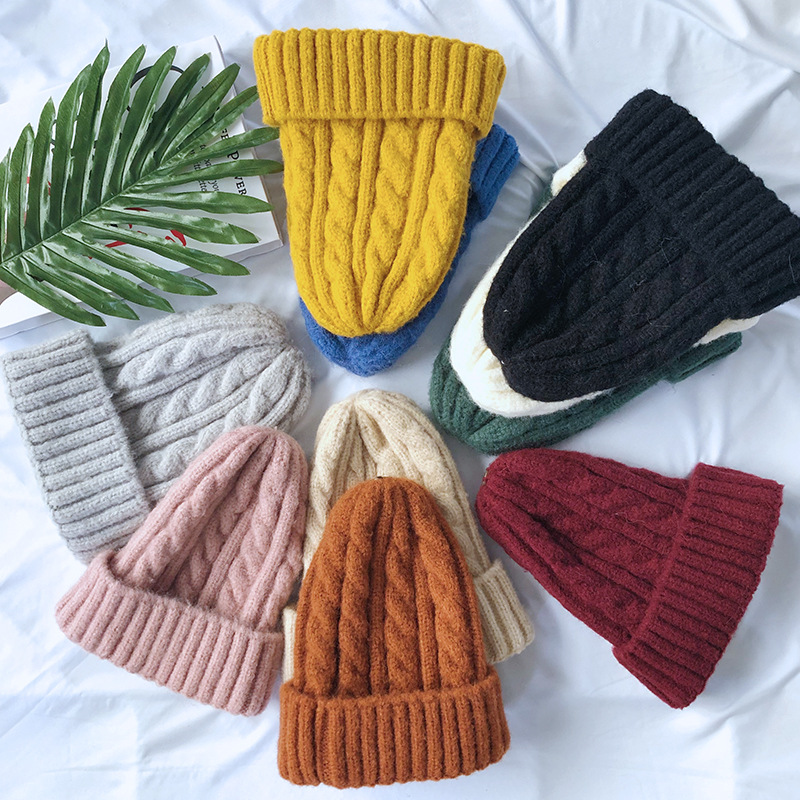 Woolen hat Warm knit hat for men and women solid color pullover flanged hat Application Scenario