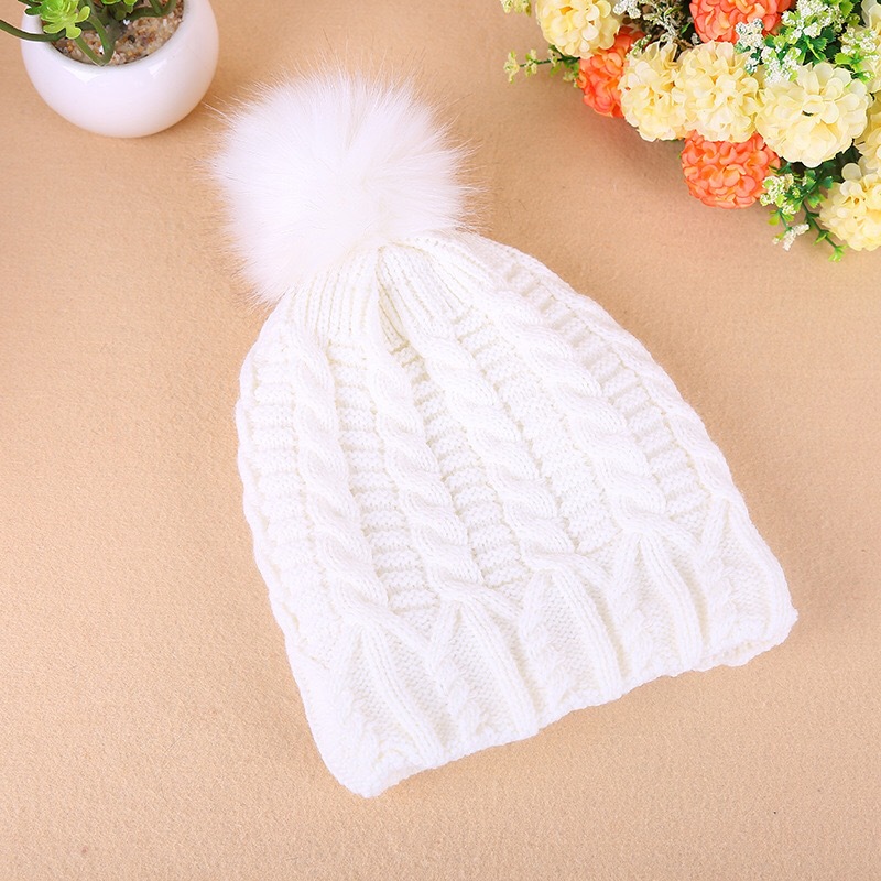 2019 new hairball knitted hat Korean version plus fleece thick wool hat ladies autumn and winter warm ear protection wholesale Application Scenario