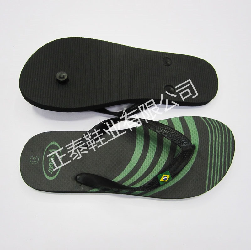 Customized flip-flops for men, summer fashion outerwear, Korean-style flip-flops for the beach, produced by a manufacturer Application Scenario
