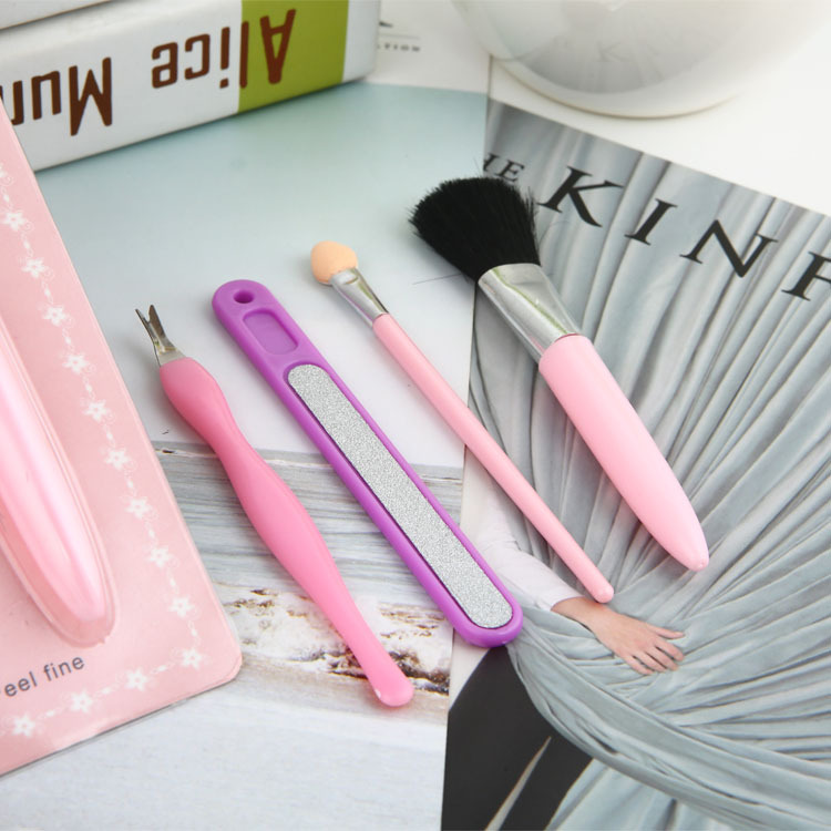 New 4-piece set of beauty, manicure and grooming tools: makeup brush + eyeshadow stick + nail file + dead skin scraper set Application Scenario