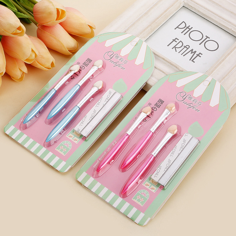 The new makeup tool set combines eyebrow shaping blades and eyeshadow brushes to create exquisite makeup and beauty tools Application Scenario