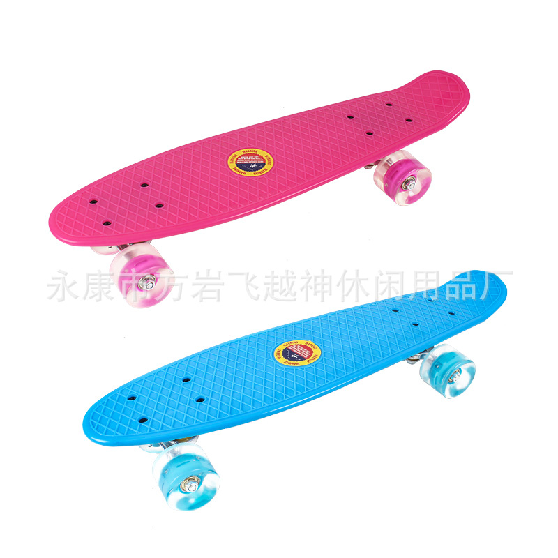 厂家直销儿童四轮滑板双龙板小鱼板脚踏滑板车产品图