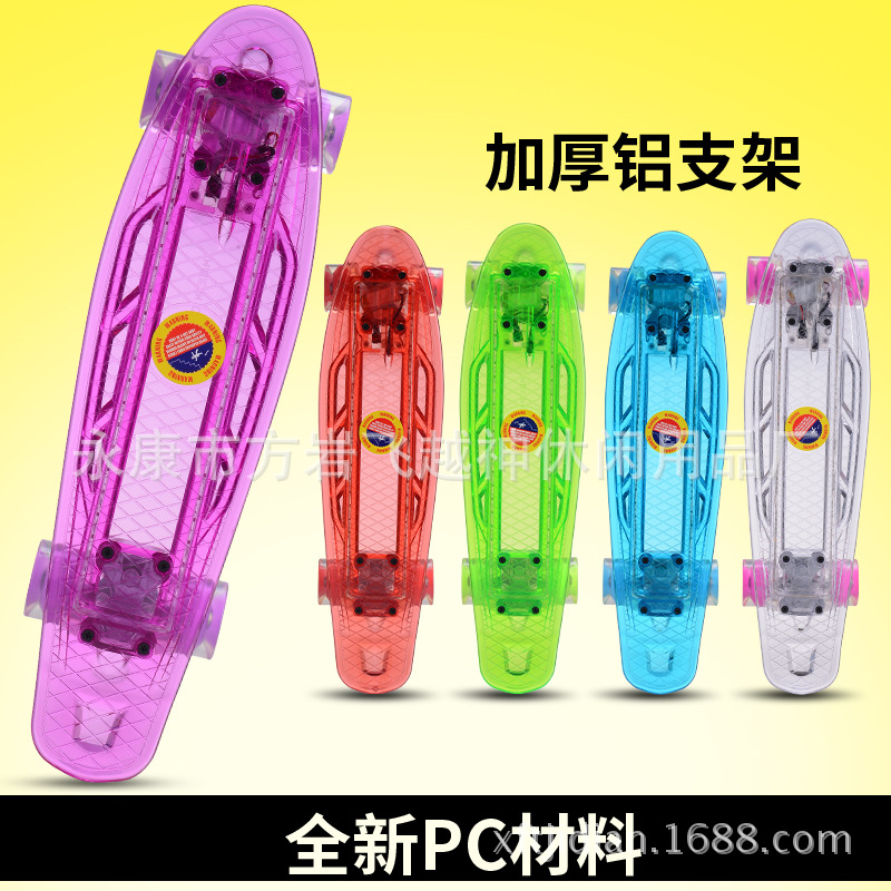 新款LED带灯滑板小鱼闪光夜光USB充电成人儿童公路四轮单翘滑板产品图