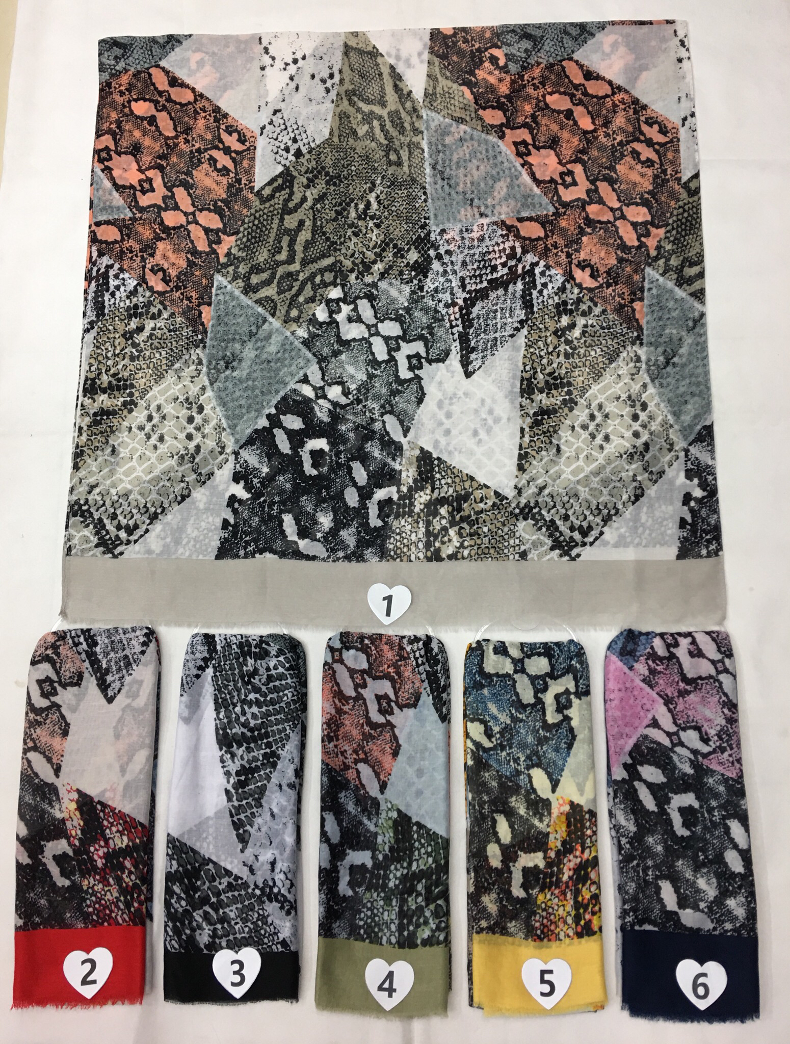 19 ~ 20 Years Of European And Korean Fashion Explosion 40 Woven Large Scarf Shawl Scarf Application Scenario