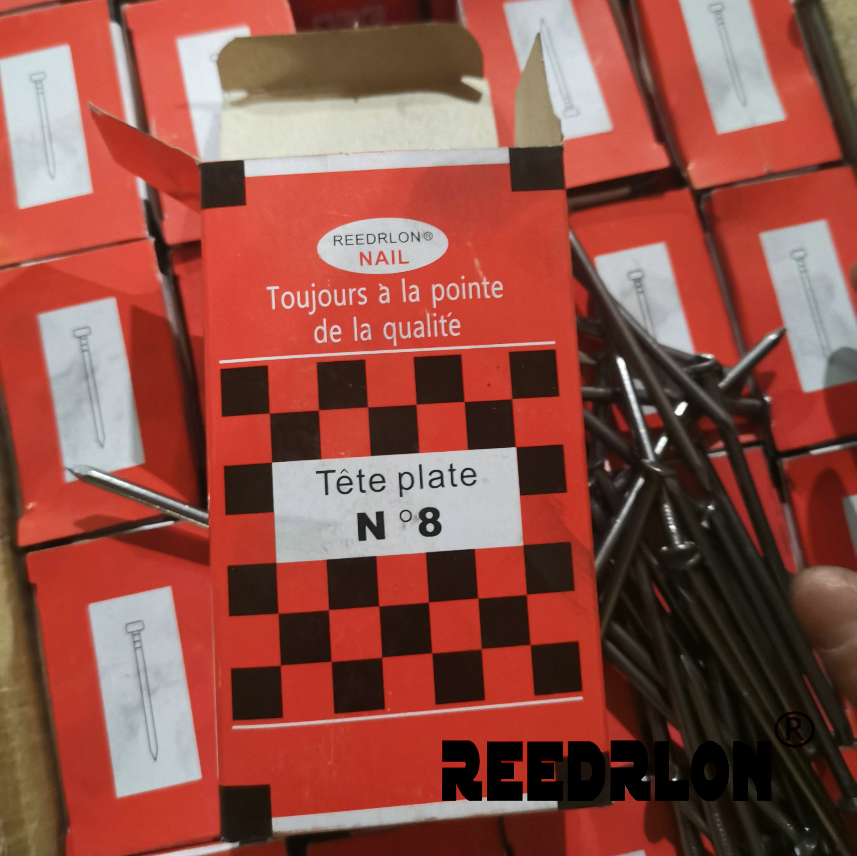 Red RON nails red black block box Burkina Faso French packing Tete plate