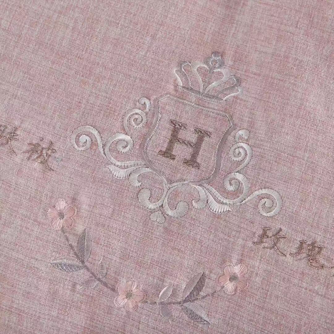 The Quilt Was Embroidered In Winter Specification drawing
