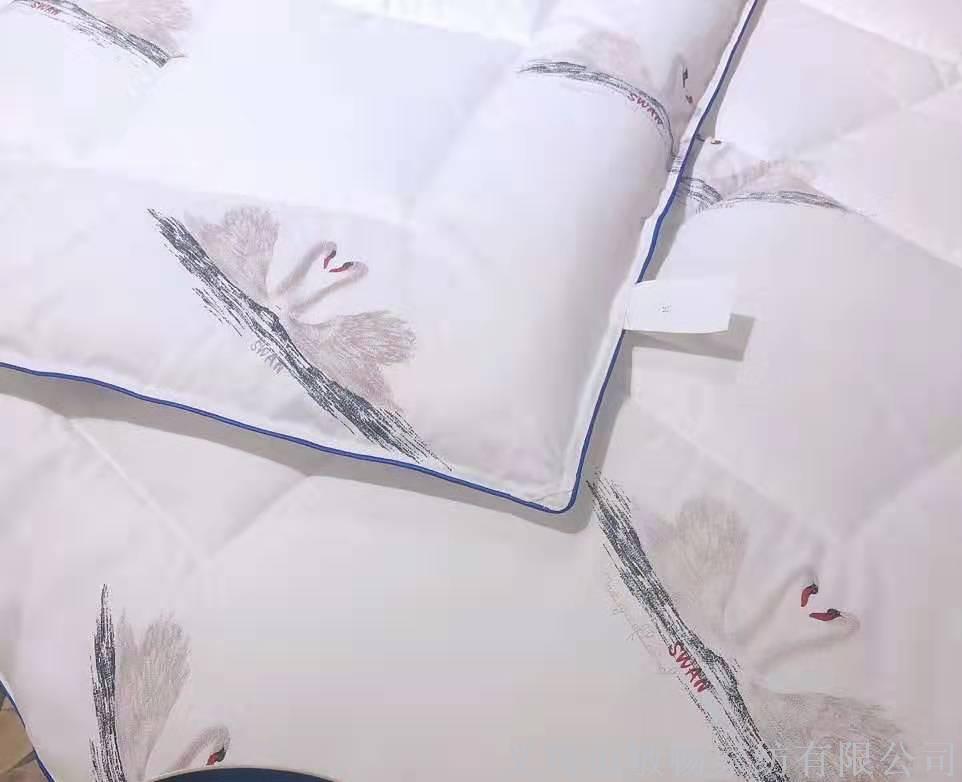 This is a series of warm winter quilts made of anti-down fabric filled with imported down cotton through embroidery techniques Item Picture