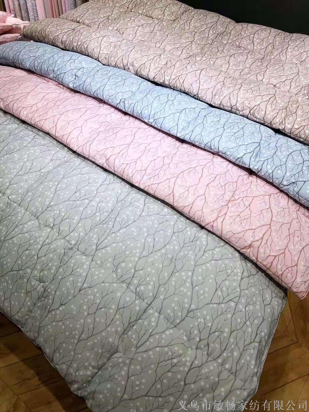New Arctic Warm Velvet Fabric Filled With First Grade Feather Silk Cotton Filling Thick Warm Winter Quilt Series Item Picture