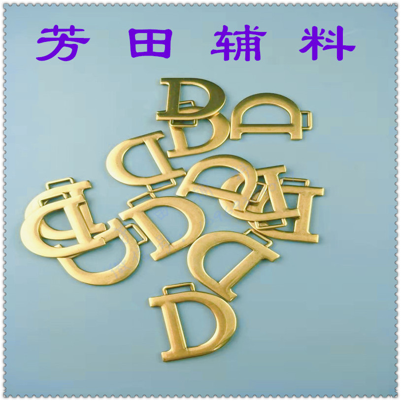 7316 أزرار من الأحرف الزخرفة بالحرف الذهبي D Item Picture