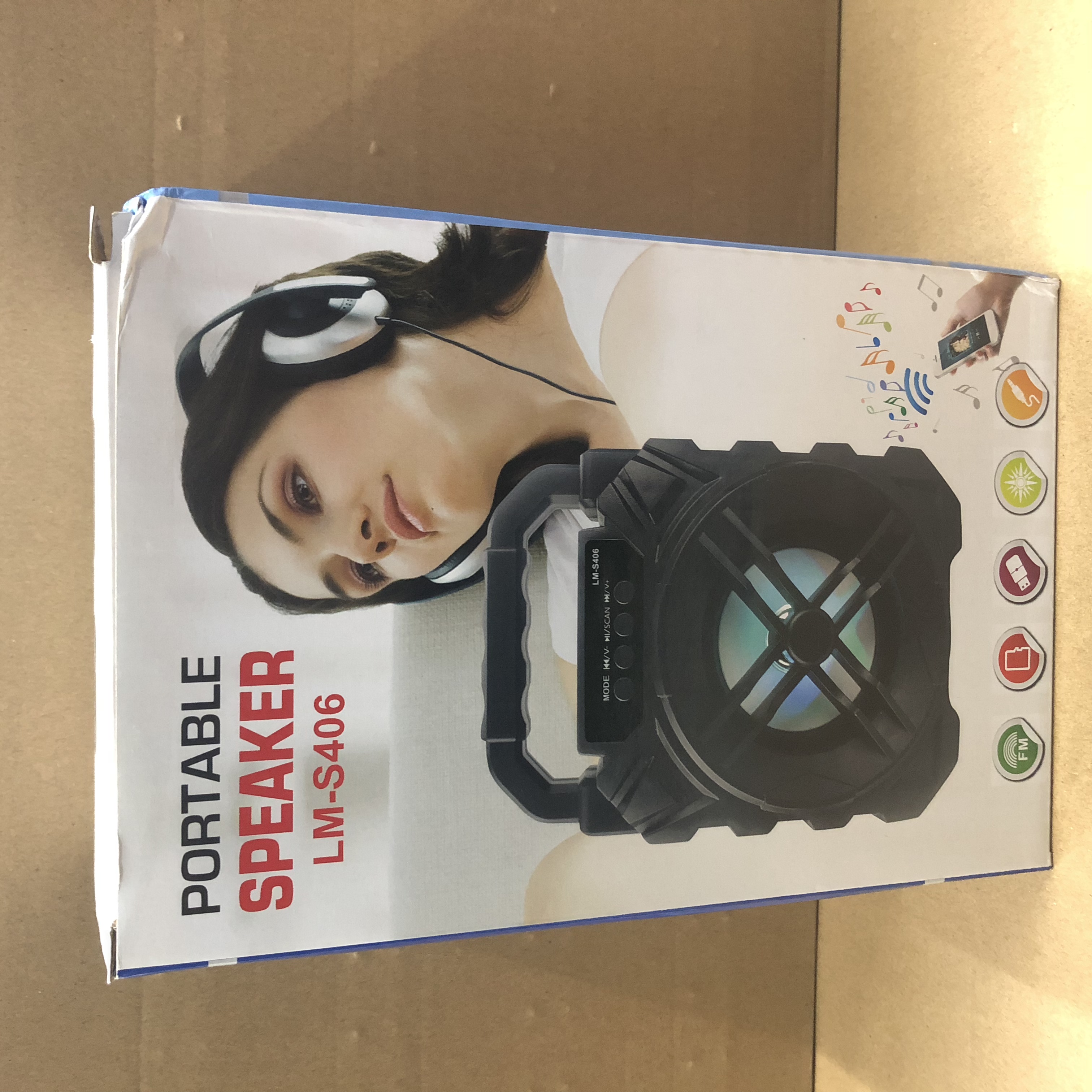 LM-405 new 4-inch Bluetooth speaker card, outdoor card subwoofer with LED light, gift speaker Item Picture