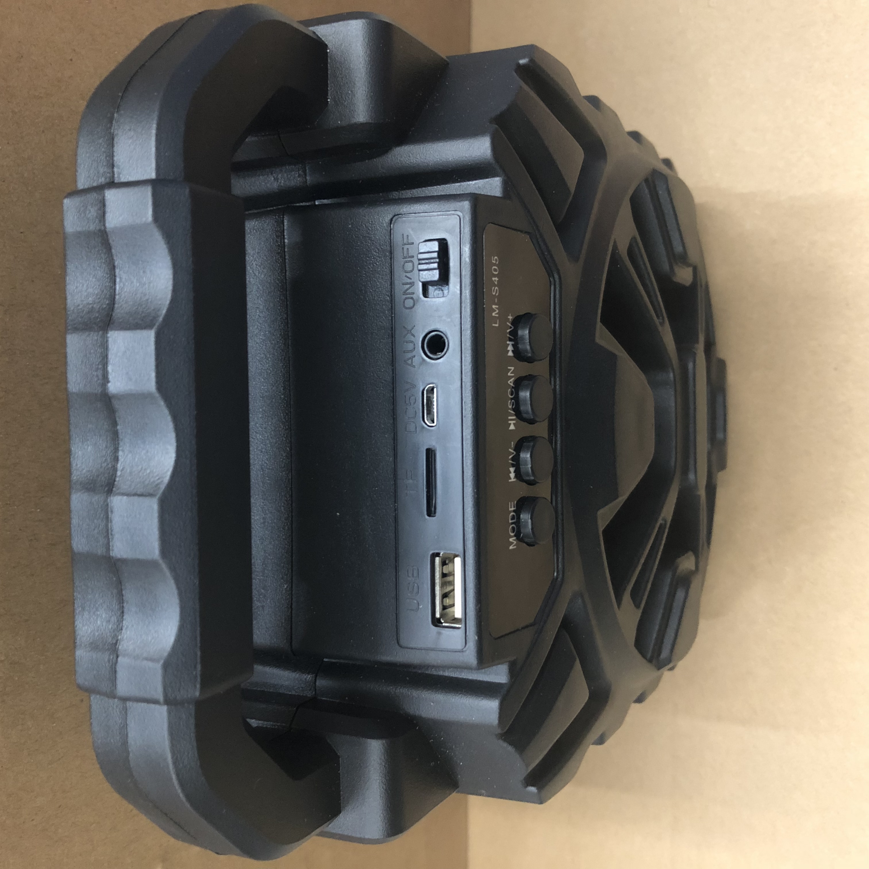 LM-405 new 4-inch Bluetooth speaker card, outdoor card subwoofer with LED light, gift speaker Specification image