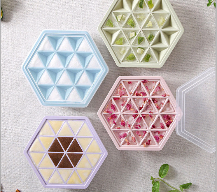 Creative DIY ice cube trays with hexagonal trays for home use