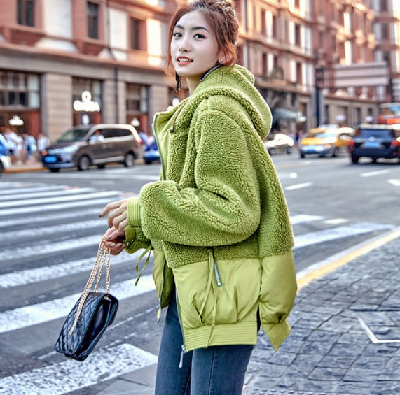 短款羽绒服女羊羔毛拼接刺绣网红学院风棉衣