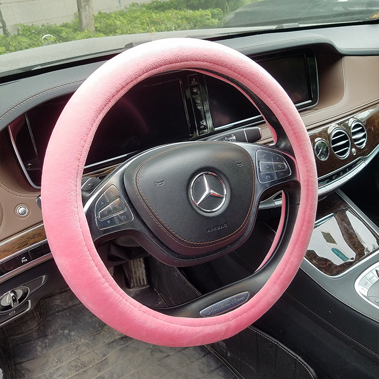 New plush steering wheel cover, fashionable and individual winter car handlebar cover for women, custom-made and delivered by Amazon's original manufacturer Application Scenario