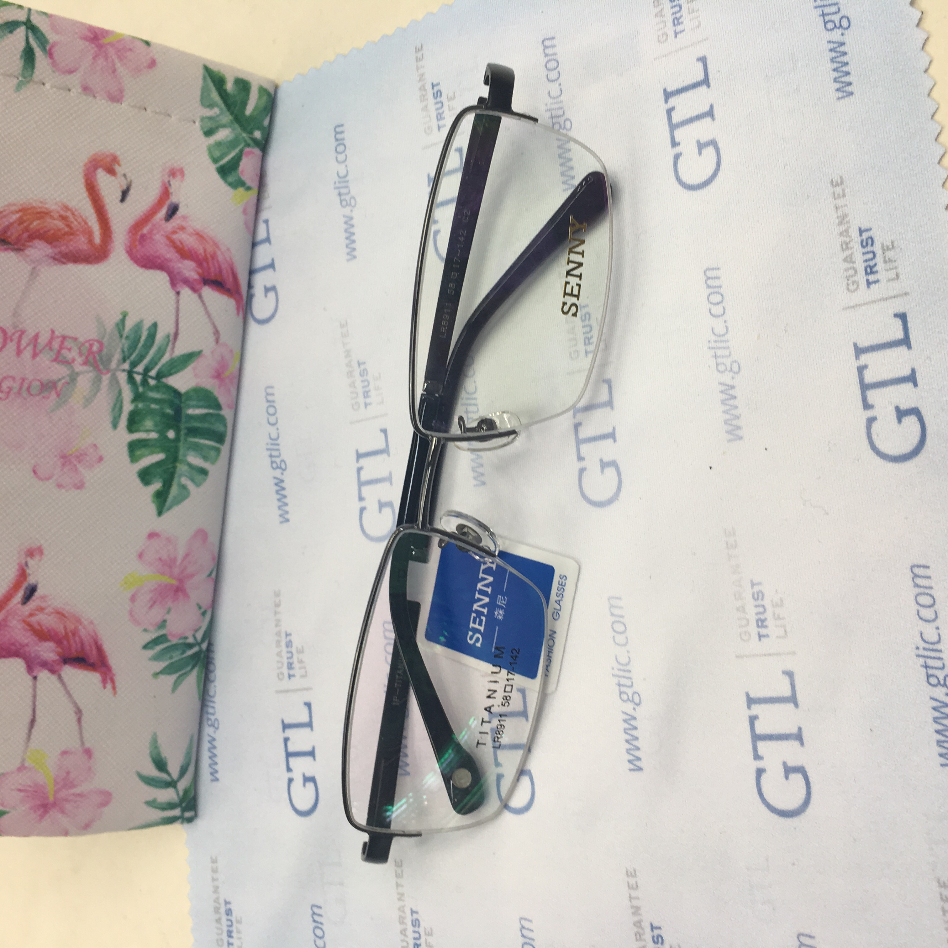 The new pure titanium frameless ultra-light myopia glasses and business men's glasses are best-selling products details Picture
