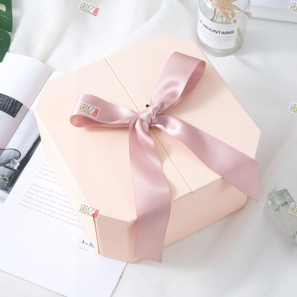 Octagonal flip cover gift box, wedding souvenir box, wedding candy box, Valentine's Day gift box, birthday present box, flower packaging box details Picture
