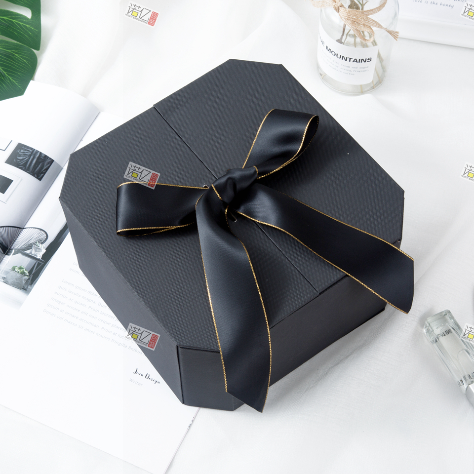 Octagonal flip cover gift box, wedding souvenir box, wedding candy box, Valentine's Day gift box, birthday present box, flower packaging box Specification drawing