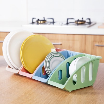 Kitchen utensils, dishes, dishes, pans, cutlery, racks, racks, racks