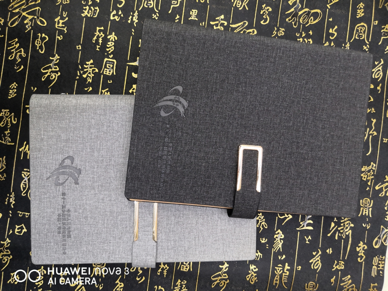 高档活页本笔记本+金属签字笔白底实物图