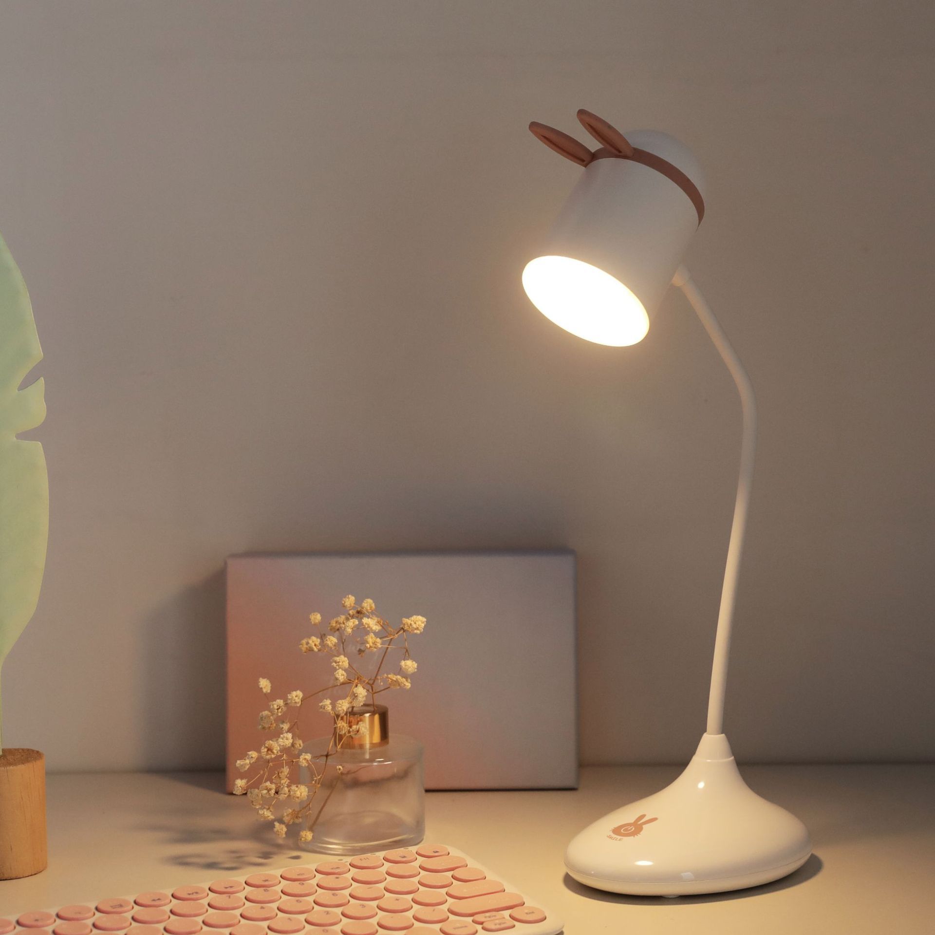 欧式小鹿触摸感应台灯三档调光桌面小夜灯办公书房桌面充电阅读灯产品图